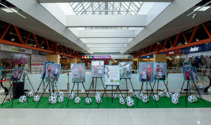 Заставка для - Игроки ФК «Уфа»  с начинающими футболистами с синдромом Дауна  на фотовыставке в ТК «Центральный»